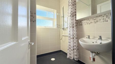 3 bedroom maisonette to rent - Photo 2