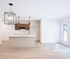 1 room apartment of 111m² in Sherbrooke - Photo 2