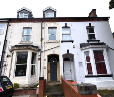 2 bedroom Flat in Cardigan Road, Leeds - Photo 5