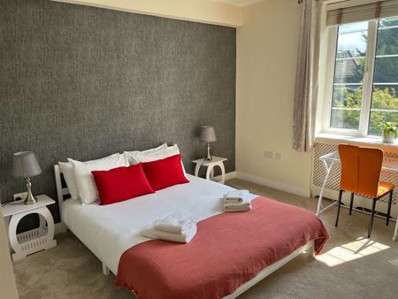 3 Bed Flat, Heathway Court, NW3 - Photo 4