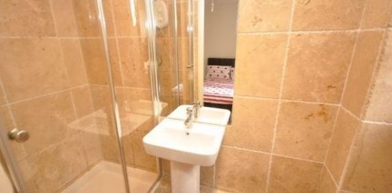 1 Bed - Tudor House, Kirkgate, Town Centre, Huddersfield - Photo 2