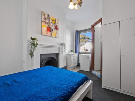 Redfern - Photo 4