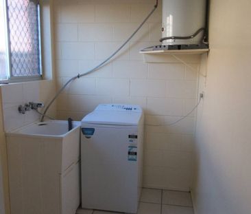 AFFORDABLE FURNISHED TOWN HOUSE IN FANTASTIC LOCATION! - Photo 6