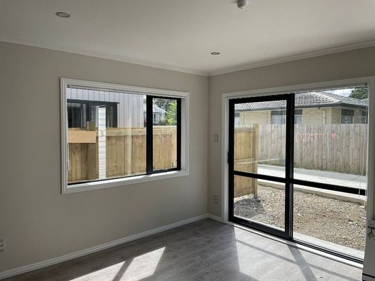 4 bedroom + 2.5 Bathroom + 1 Garage - Photo 1