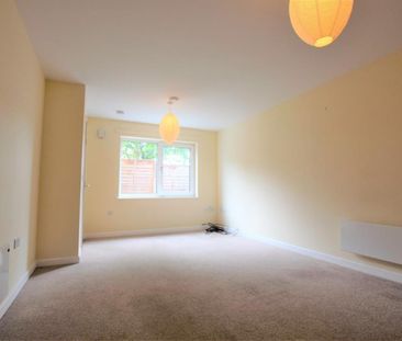 3 bedroom House To Let - Photo 2
