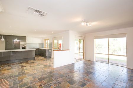 Large Family Home - Photo 2