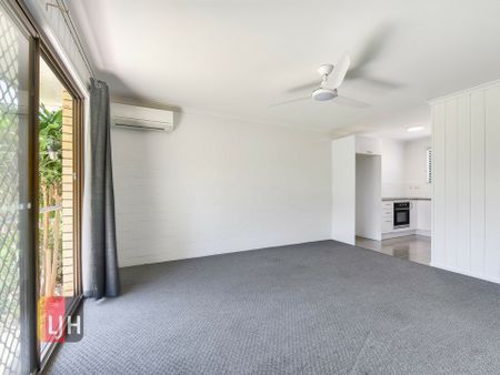 NEAT TWO BEDROOM UNIT NEAR THE WATER! - Photo 2