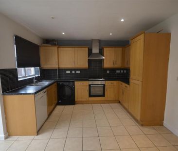 5 bedroom townhouse to rent - Photo 4