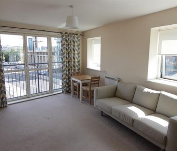1 bedroom Flat To Let - Photo 2