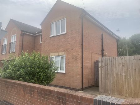 2 bed flat to rent on Ilkeston, Church Street, DE7 - Photo 2