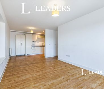 2 bedroom apartment to rent Lindsay Court, Govett Avenue, Shepperto... - Photo 1