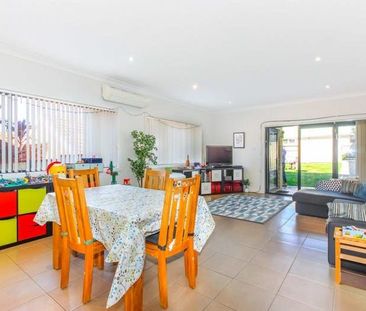 Four Bedroom Modern Home - Photo 3