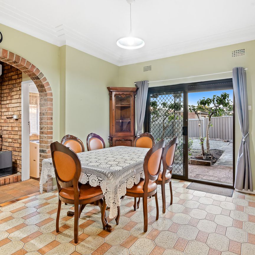 31 Shaw Avenue, Earlwood NSW 2206 - House For Rent | Domain - Photo 1