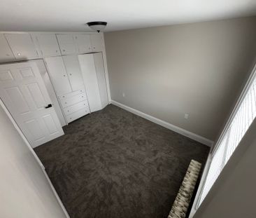 For Lease - 361 Bond Street, Oshawa, Ontario - Photo 4