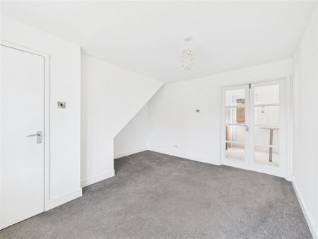 2 bedroom Town house to rent - Photo 2