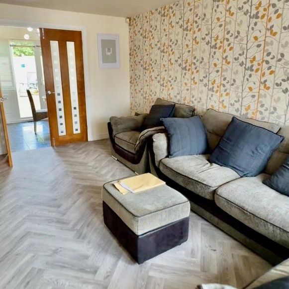 3 bedroom semi-detached house to rent - Photo 1