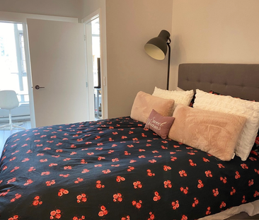 Thoughtfully Designed Yaletown 2 Bedroom With Flexible Solarium Space - Photo 1