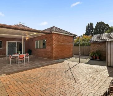 Ultra Neat Three Bedroom Family Home - Photo 6