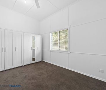 Stylish Family Home in Prime Mount Lofty Location - Photo 5