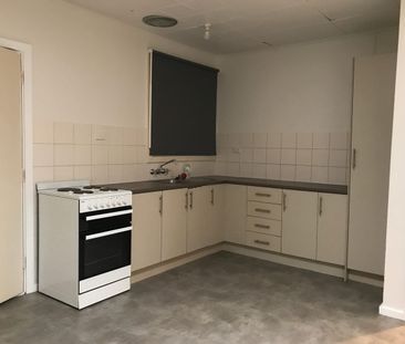 3 BEDROOM HOME IN A VERY CONVENIENT LOCATION! - Photo 3