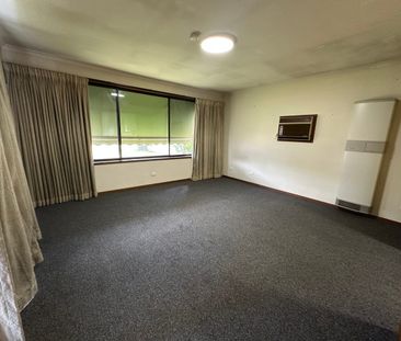 Low Maintenance Family Home - Photo 2