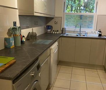 Room in a Shared Flat, Kingsridge, SW19 - Photo 6