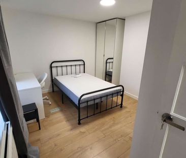 Newly Refurbished Cosy Home - Ensuite Rooms - high standard Room 3 - Photo 6