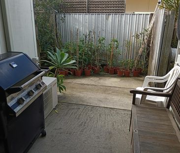 New Kitchen with open plan living, 2 blocks to the beach. - Photo 4