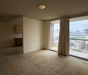 Spacious & Solid – Prime Merewether Location - Photo 1