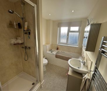 3 bedroom end of terrace house to rent - Photo 3