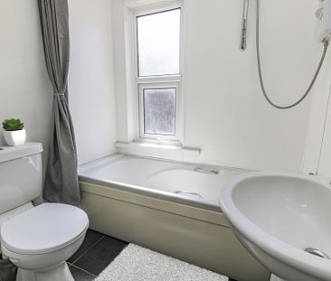 6 bedroom semi-detached house to rent - Photo 4