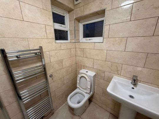 Albert Road, London, SE25 - Photo 1