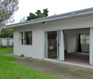 Two Bedroom in Waikanae Beach - Photo 3