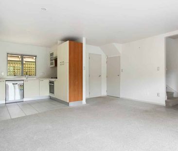 CONVENIENT MODERN LIVING - Photo 2