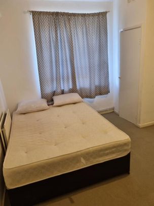1 bedroom in a flat share to rent - Photo 1