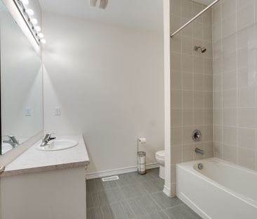 For Lease - 62 Bannister Road, Barrie, Ontario - Photo 2