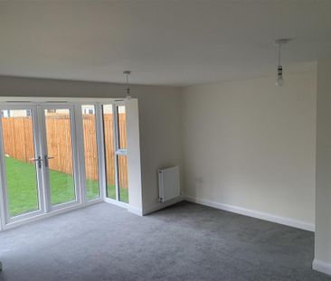 4 bedroom semi-detached house to rent - Photo 1