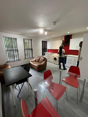 3 bedroom flat to rent - Photo 1