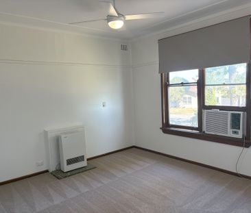 Neat & Tidy Close to Shops - Photo 4