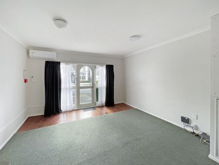 Convenient Terrace Living - Photo 4