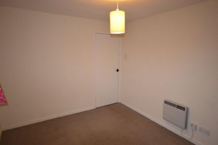 2 bedroom semi-detached house to rent - Photo 3