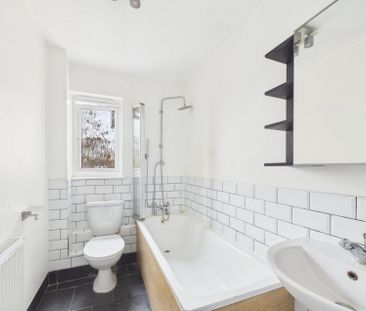 Larkham Close, Feltham,TW13 - Photo 2