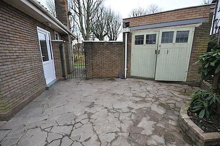 2 bedroom bungalow to rent - Photo 2