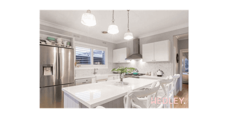 B L A C K W O O D - Photo 4