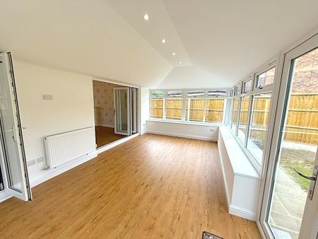 4 bedroom detached house to rent - Photo 2