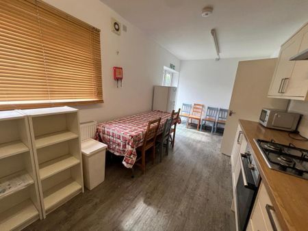 6 bedroom end of terrace house to rent - Photo 2