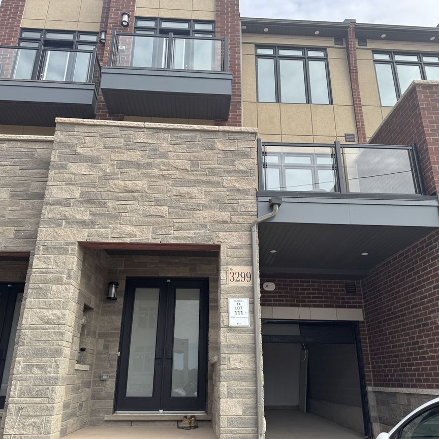 For Lease - 3299 Taha Gardens, Oakville, Ontario - Photo 1