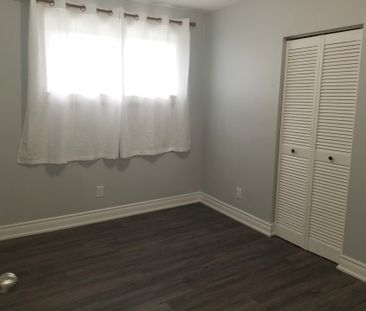 For Lease - 1033 Centre Street, Whitby, Ontario - Photo 2