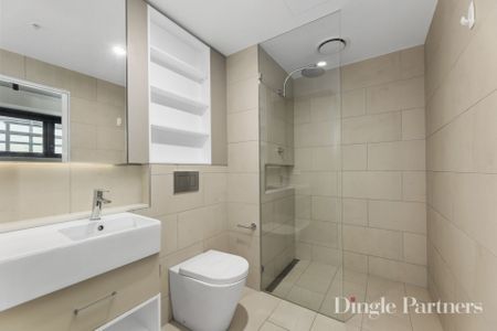 UNFURNISHED Modern Luxury One Bedroom Apartment! - Photo 5