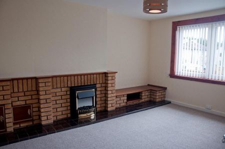 3 bedroom flat to rent - Photo 4